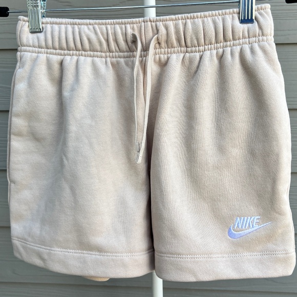 Nike Sportswear Fleece Shorts Light Beige Tan XS Drawstring Casual - Picture 1 of 5